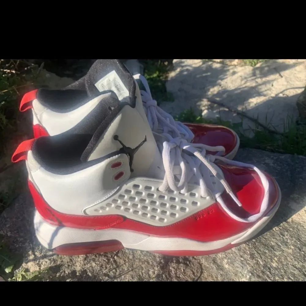 NIKE Jordan Maxin 200 White Black Red Basketball Shoes Men's Size 9 CD6107-101